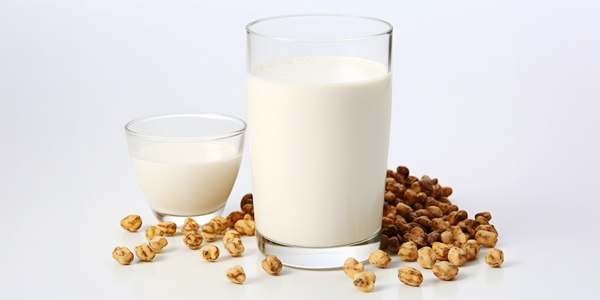 Horchata de chufa casera sin azúcar y sus ingredientes naturales.